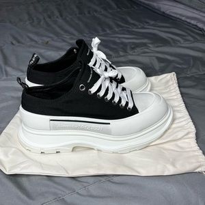 Alexander McQueen Tread Low Boot